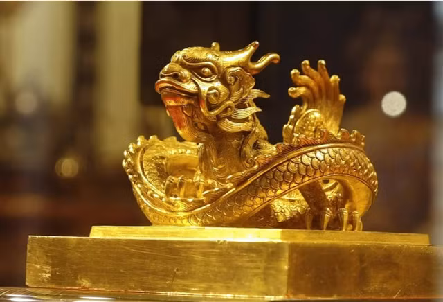 Ấn "Hoàng đế chi bảo" được đúc bằng vàng ròng vào ngày 4 tháng 2 năm Minh Mạng thứ 4, tức ngày 15-3-1823, nặng 10,78 kg