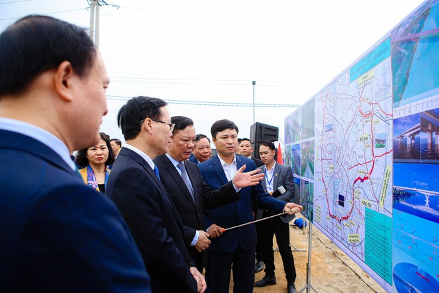 Bí thư Thành ủy Hà Nội Đinh Tiến Dũng báo cáo Chủ tịch nước Võ Văn Thưởng về tiến độ dự án Vành đai 4-Vùng Thủ đô Bí thư Thành ủy Hà Nội Đinh Tiến Dũng báo cáo Chủ tịch nước Võ Văn Thưởng về tiến độ dự án Vành đai 4-Vùng Thủ đô