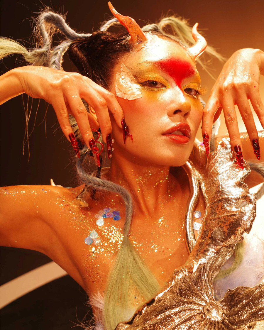 Người đẹp 9X khẳng định trong năm mới, cô sẽ còn mang đến cho khán giả và những người mến mộ nhiều ý tưởng và hoạt động mới lạ hơn Người đẹp 9X khẳng định trong năm mới, cô sẽ còn mang đến cho khán giả và những người mến mộ nhiều ý tưởng và hoạt động mới lạ hơn