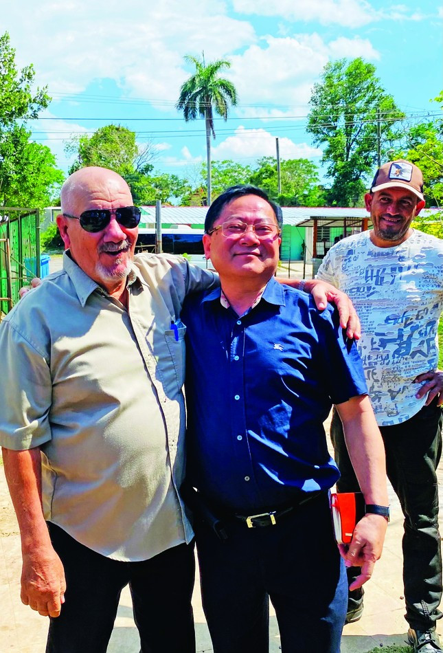 Chú Jose Alberty và tác giả Chú Jose Alberty và tác giả