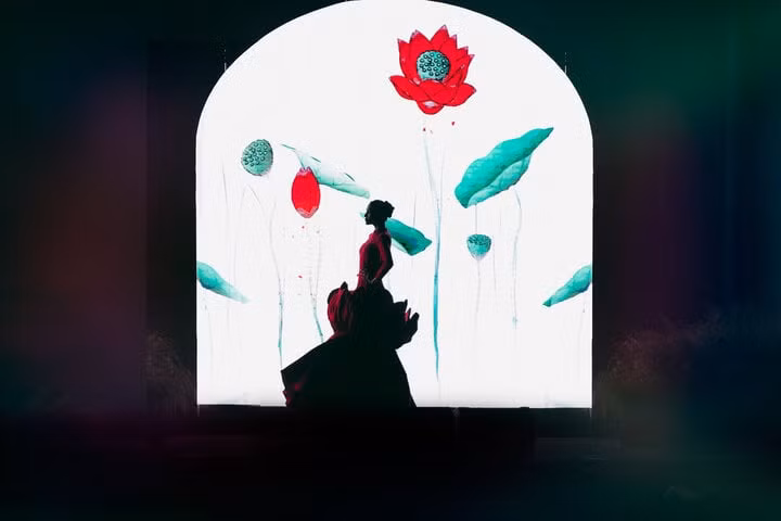 Siêu mẫu Võ Hoàng Yến, Hoa hậu Tiểu Vy lộng lẫy trên sàn diễn thời trang ảnh 9