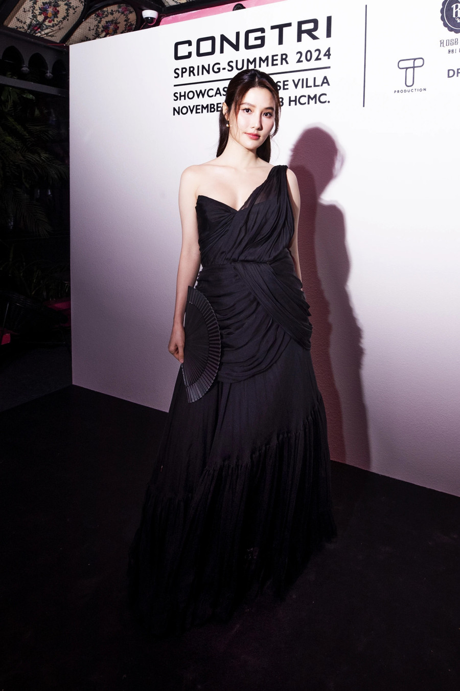 Diễm My 9X sở hữu vẻ ngoài trẻ trung dù bước sang tuổi 33. Hiện tại người đẹp đang tất bật chuẩn bị cho lễ cưới với bạn trai doanh nhân, dự kiến diễn ra vào tháng 12.2023. Ảnh: BTC Diễm My 9X sở hữu vẻ ngoài trẻ trung dù bước sang tuổi 33. Hiện tại người đẹp đang tất bật chuẩn bị cho lễ cưới với bạn trai doanh nhân, dự kiến diễn ra vào tháng 12.2023. Ảnh: BTC