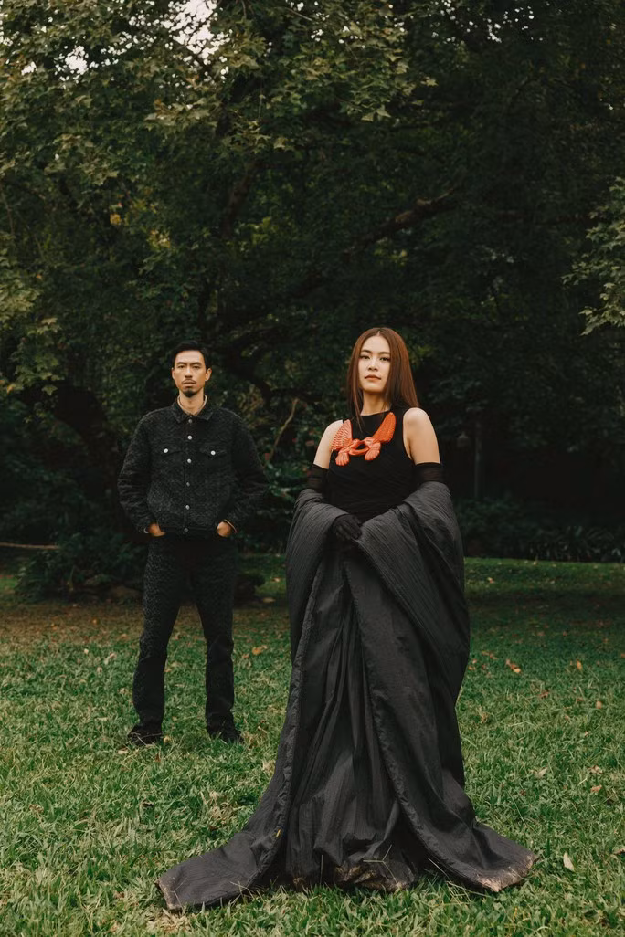 Đây là sản phẩm MV mà cả hai đã thể hiện trong liveshow của Hoàng Thùy Linh cách đây 2 tháng