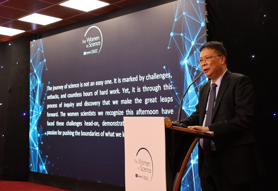 Giáo sư, Viện sĩ Châu Văn Minh, Chủ tịch Viện Hàn lâm Khoa học và Công nghệ Việt Nam, Chủ tịch Hội đồng khoa học Giải thưởng phát biểu tại buổi lễ. Giáo sư, Viện sĩ Châu Văn Minh, Chủ tịch Viện Hàn lâm Khoa học và Công nghệ Việt Nam, Chủ tịch Hội đồng khoa học Giải thưởng phát biểu tại buổi lễ.