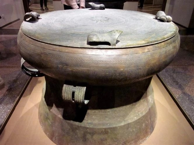 Trống đồng Đông Sơn. Ảnh: Tâm Hằng/TTXVN Trống đồng Đông Sơn. Ảnh: Tâm Hằng/TTXVN