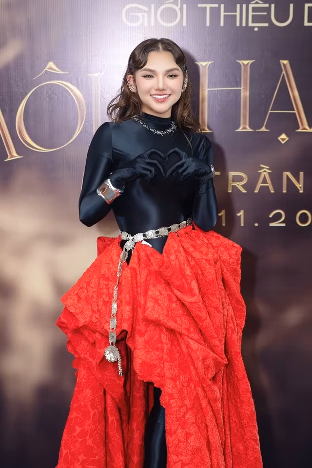 Sau những bản ballad "lụi tim", Myra Trần trình làng một ca khúc sôi động. Ảnh: NVCC