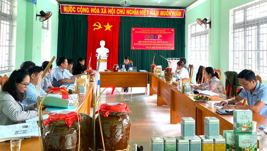 Theo tiêu chí mới, huyện Đak Pơ hiện có 8 sản phẩm đạt OCOP 3 sao cấp huyện. Ảnh: Ngọc Minh Theo tiêu chí mới, huyện Đak Pơ hiện có 8 sản phẩm đạt OCOP 3 sao cấp huyện. Ảnh: Ngọc Minh