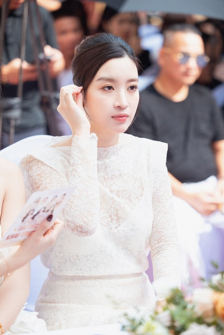 Hoa hậu Đỗ Mỹ Linh đằm thắm, nền nã giữa dàn người đẹp nóng bỏng ảnh 7