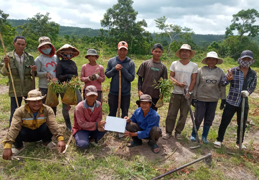 Người dân trên địa bàn thị xã Ayun Pa chuẩn bị trồng rừng năm 2023. Ảnh: L.N