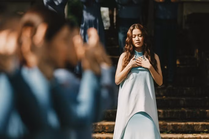 Tái xuất sau ồn ào, Hoàng Thùy Linh gởi lời cám ơn đến khán giả