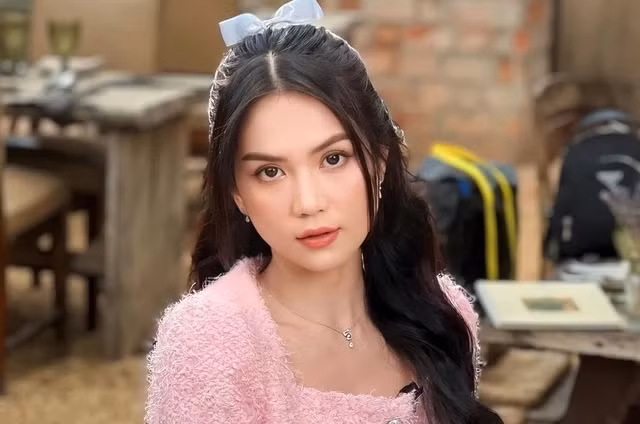 Phía Ngọc Trinh bất ngờ mở lại loạt tài khoản mạng xã hội triệu lượt theo dõi. Ảnh: FBNV