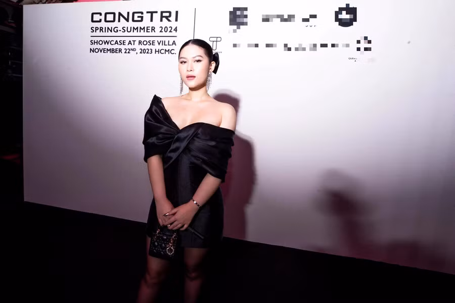 Ngọc Thanh Tâm chọn váy ngắn với chi tiết trễ vai để tôn lên vẻ quyến rũ. Thời gian qua, người đẹp gây chú ý với dự án web drama Thạch Sanh Lý Thanh. Ảnh: BTC