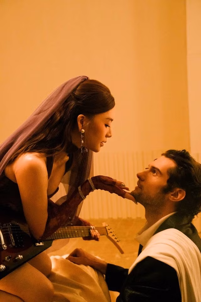 Thiều Bảo Trang quyến rũ trong MV mới. Ảnh: NVCC