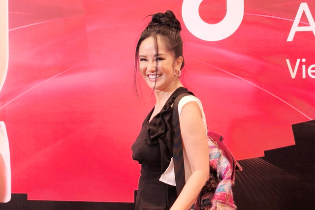 Hồng Nhung đánh giá cao và dành sự tôn trọng cho nghệ sĩ trẻ. Ảnh: M.H Hồng Nhung đánh giá cao và dành sự tôn trọng cho nghệ sĩ trẻ. Ảnh: M.H