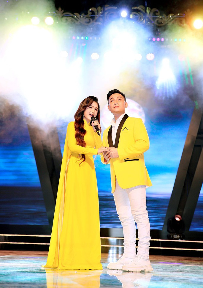 Quán quân Giọng ca Độc lạ Việt Nam 2023 là ai? - Ảnh 3. Hằng Phạm là cháu gái bầu show gánh hát Sông Hậu nổi tiếng