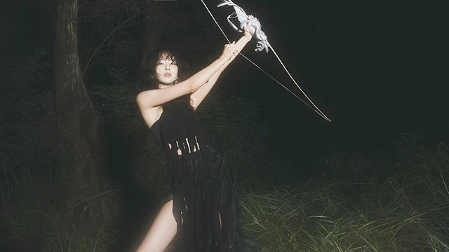 Trước đó, Seulgi cũng không ít lần gây sốt với đường cong cơ thể hút mắt và tràn đầy sức sống trong những dạng trang phục cắt xẻ táo bạo hoặc bó sát. Nhiều khán giả ngưỡng mộ sắc vóc không chút mỡ thừa của &quot;gà cưng&quot; SM Entertainment. Ảnh: INSTAGRAM NV