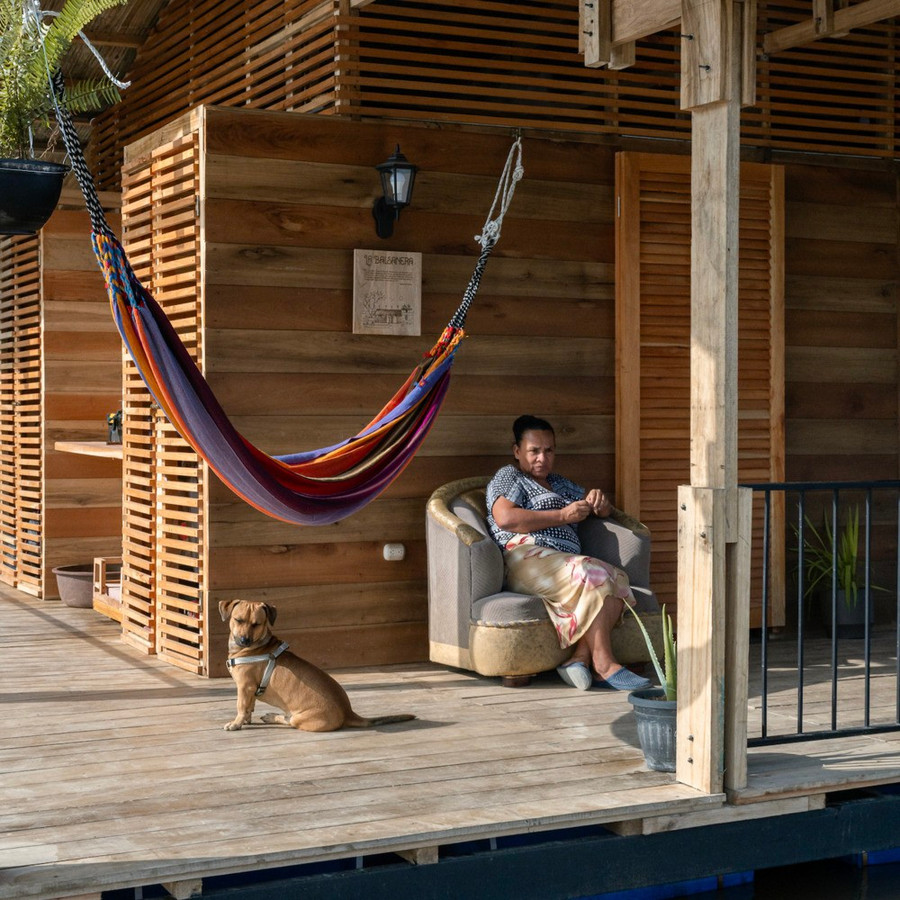 Các không gian như phòng khách, phòng ăn, nhà bếp và phòng ngủ được phân bố ở hai đầu nhà. Các không gian như phòng khách, phòng ăn, nhà bếp và phòng ngủ được phân bố ở hai đầu nhà.