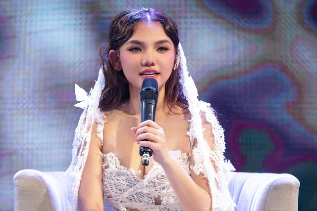 &quot;Lady Mây&quot; thừa nhận mình đầu tư nhiều tiền cho MV Môi chạm môi. Ảnh: NVCC