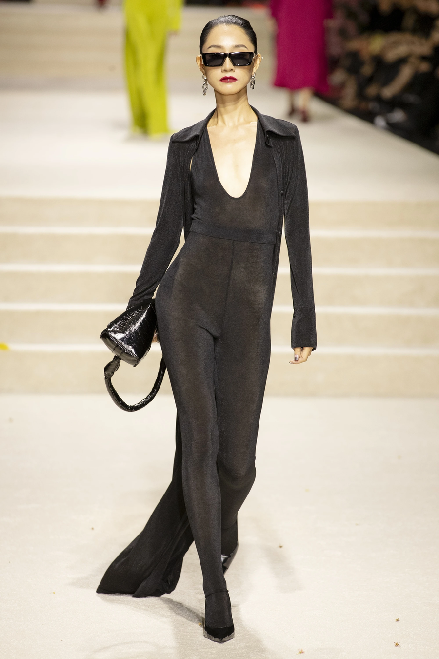 Người mẫu Trà My gây ấn tượng khi diện "cây đen". Thời gian qua, cô gây chú ý khi thử sức ở cuộc thi The New Mentor 2023. Ảnh: BTC Người mẫu Trà My gây ấn tượng khi diện "cây đen". Thời gian qua, cô gây chú ý khi thử sức ở cuộc thi The New Mentor 2023. Ảnh: BTC