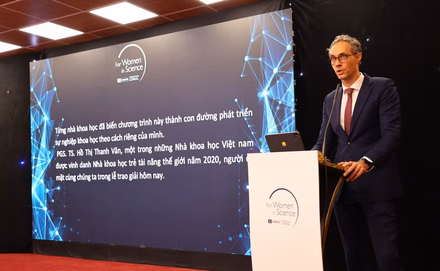 Ông Benjamin Rachow, Tổng giám đốc L’Oreal Việt Nam chia sẻ tại sự kiện.