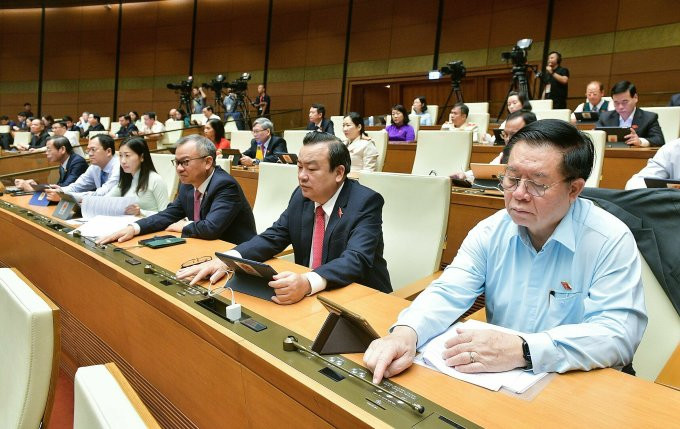 Trưởng ban Tuyên giáo Trung ương Nguyễn Trọng Nghĩa (bìa phải) bấm nút thông qua luật BHXH sửa đổi tại Quốc hội, sáng 296. Ảnh: Hoàng Phong/Nguồn vnexpress.net Trưởng ban Tuyên giáo Trung ương Nguyễn Trọng Nghĩa (bìa phải) bấm nút thông qua luật BHXH sửa đổi tại Quốc hội, sáng 296. Ảnh: Hoàng Phong/Nguồn vnexpress.net