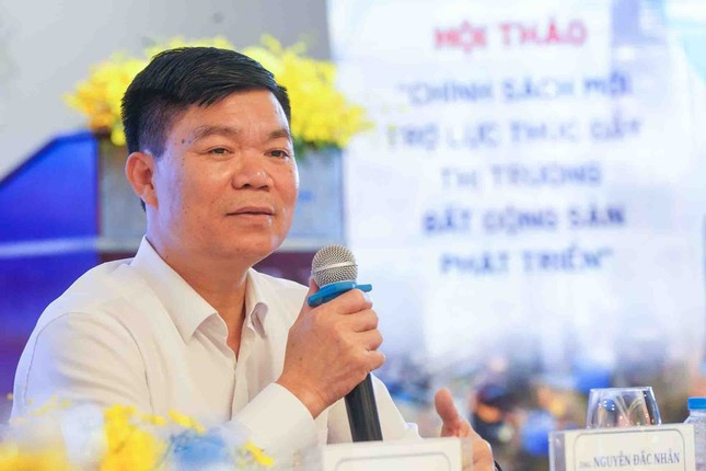 Ông Nguyễn Đắc Nhẫn, Phó Vụ trưởng Vụ Đất đai, Bộ Tài nguyên và Môi trường. Ông Nguyễn Đắc Nhẫn, Phó Vụ trưởng Vụ Đất đai, Bộ Tài nguyên và Môi trường.