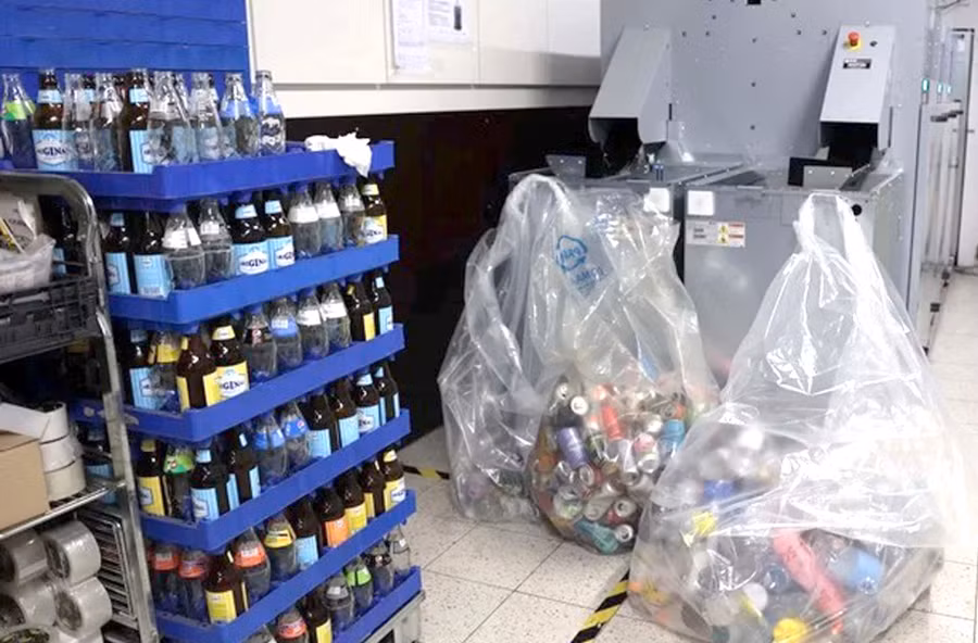 Từ ngày 3-7, các sản phẩm nhựa dùng 1 lần chỉ được bán ra thị trường EU nếu đáp ứng yêu cầu thiết kế. Ảnh: Diệp Trương/TTXVN