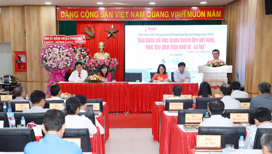 Đồng chí Lê Quốc Minh-Ủy viên Trung ương Đảng, Tổng Biên tập Báo Nhân dân, Phó trưởng ban Tuyên giáo Trung ương, Chủ tịch Hội Nhà Báo Việt Nam phát biểu chỉ đạo tại hội thảo. Ảnh: Minh Nguyễn