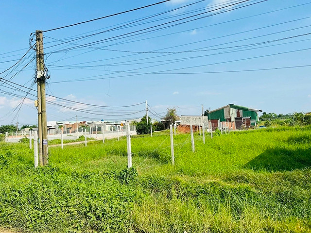 Nhà đất mua bán trước ngày 1.7.2014 sẽ được cấp sổ hồng. Ảnh: Đình Sơn