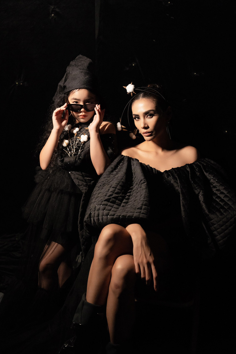 Jenny Bảo Ngọc sinh năm 2013, đăng quang cuộc thi Hoa hậu Du lịch nhí thế giới 2023 diễn ra vào tháng 7.2023 tại Thái Lan. Trước đó, cô bé từng giành được các thành tích như Á quân Người mẫu nhí Việt Nam 2022, Á quân Tỏa sáng thiên thần nhí mùa 2… Ngoài làm người mẫu, Jenny Bảo Ngọc còn thử sức ở lĩnh vực dẫn chương trình, đóng phim... Cô bé đang học lớp 5 trường quốc tế tại Hà Nội. Ảnh: NVCC