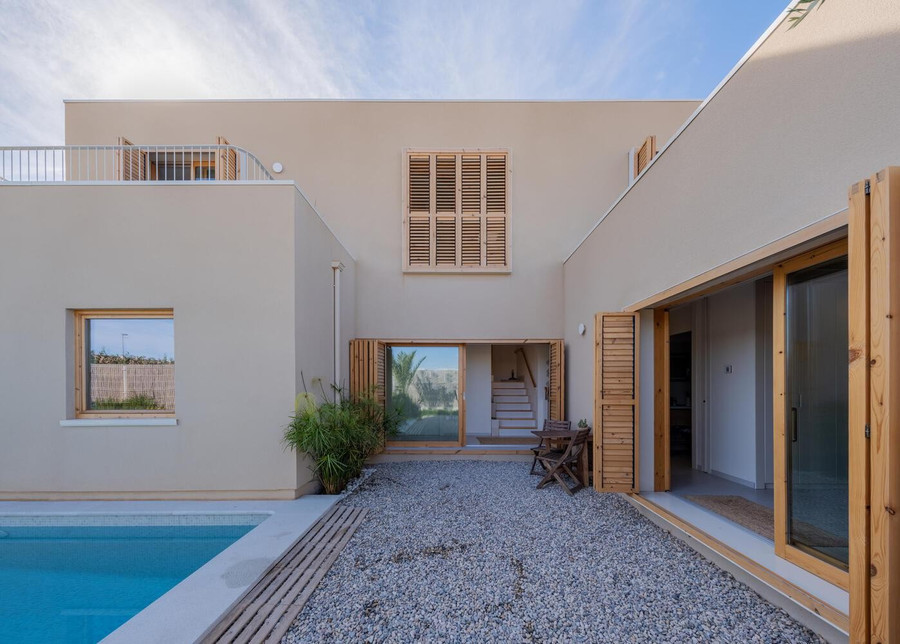 Do đó, KTS để các không gian sống như phòng khách, nhà bếp quay về phía Đông, bố cục với các ngóc ngách được sắp xếp theo ý tưởng để tạo ra điều kiện nhiệt và ánh sáng độc đáo.