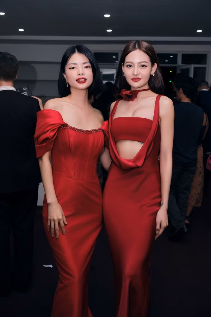 Diễn viên Thùy Anh khoe đường cong với đầm đỏ - Ảnh 6. Thùy Anh cùng các khách mời khác