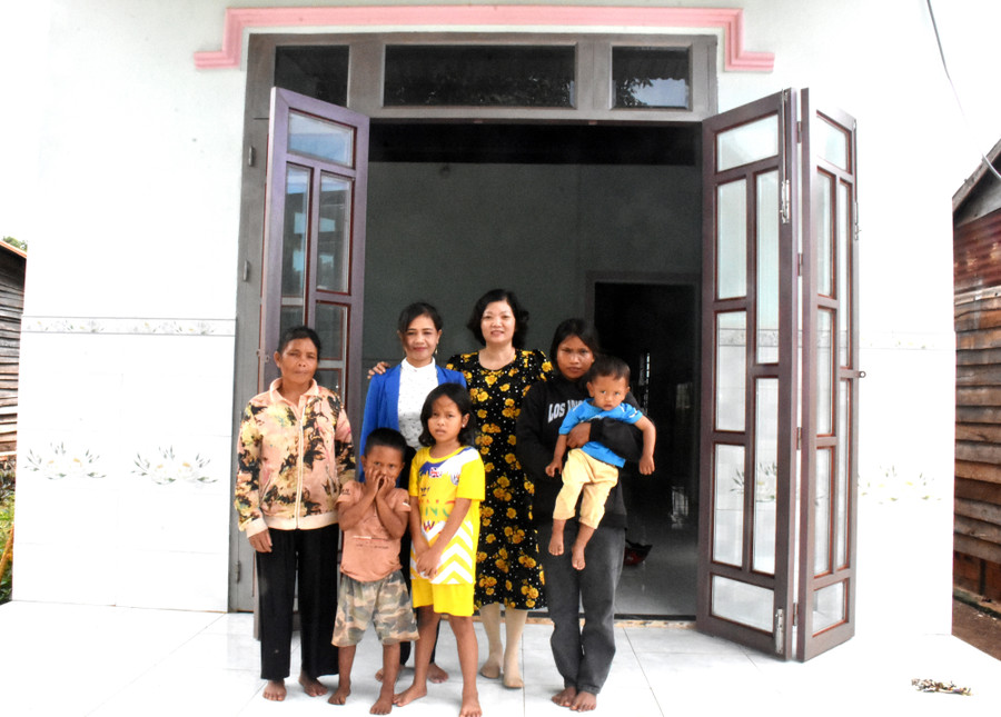 Gia đình chị Siu H’Lan (làng Kênh Hmek, xã Ia Le, huyện Chư Pưh) nhờ đi làm việc ở Ả Rập Xê Út về xây được nhà ở gần 300 triệu đồng. Ảnh: Đinh Yến