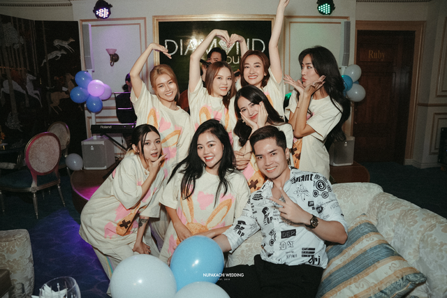 Tiệc độc thân là một kỷ niệm khó quên đối với Phương Lan trước ngày cưới. Ảnh: NVCC