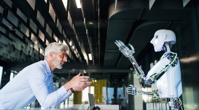 Con người đang phải học hỏi và thay đổi nhiều hơn trong kỷ nguyên AI Con người đang phải học hỏi và thay đổi nhiều hơn trong kỷ nguyên AI