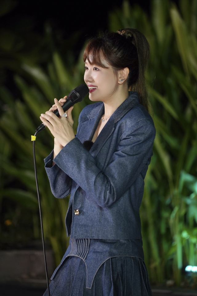 Trong chương trình, Hari Won gây ấn tượng bởi sự sôi nổi, nhiệt tình. Ảnh: NVCC Trong chương trình, Hari Won gây ấn tượng bởi sự sôi nổi, nhiệt tình. Ảnh: NVCC