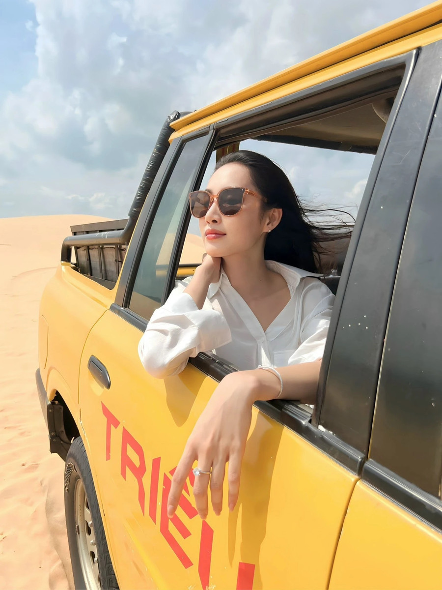 Từ khi được lựa chọn trở thành đại sứ du lịch cho tỉnh Bình Thuận, người đẹp sinh năm 1995 tích cực lên kế hoạch cho việc lan tỏa hình ảnh của các danh lam thắng cảnh ở tỉnh thành này. Ảnh: NVCC Từ khi được lựa chọn trở thành đại sứ du lịch cho tỉnh Bình Thuận, người đẹp sinh năm 1995 tích cực lên kế hoạch cho việc lan tỏa hình ảnh của các danh lam thắng cảnh ở tỉnh thành này. Ảnh: NVCC