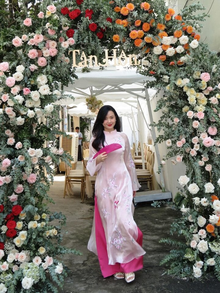 Người đẹp nhanh chóng đính chính rằng hôn lễ này là của em trai cô. Người đẹp nhanh chóng đính chính rằng hôn lễ này là của em trai cô.