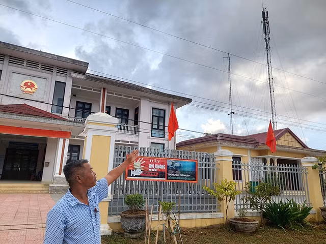 Trụ sở UBND xã Lâm Đớt, nơi sét thường xuyên đánh trúng bởi các cột phát thanh và trạm phát sóng. Ảnh: HOÀNG SƠN