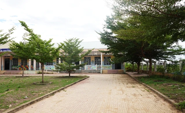 Điểm trường Thái Xuân được đầu tư khang trang nhưng bên trong chỉ có 1 lớp học. Ảnh: HOÀNG TRỌNG Điểm trường Thái Xuân được đầu tư khang trang nhưng bên trong chỉ có 1 lớp học. Ảnh: HOÀNG TRỌNG