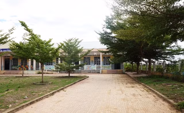 Điểm trường Thái Xuân được đầu tư khang trang nhưng bên trong chỉ có 1 lớp học. Ảnh: HOÀNG TRỌNG