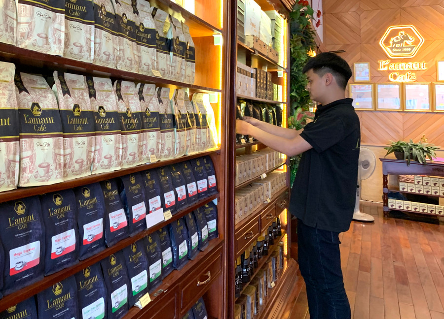 Công ty TNHH Vĩnh Hiệp đã triển khai truy xuất nguồn gốc cho sản phẩm cà phê L’amant. Ảnh: H.D Công ty TNHH Vĩnh Hiệp đã triển khai truy xuất nguồn gốc cho sản phẩm cà phê L’amant. Ảnh: H.D