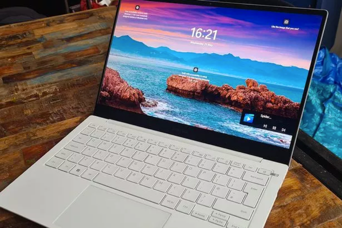 Hàng triệu PC Windows 10 nguy cơ thành rác điện tử do chính sách gây tranh cãi của Microsoft. Ảnh: Mirror