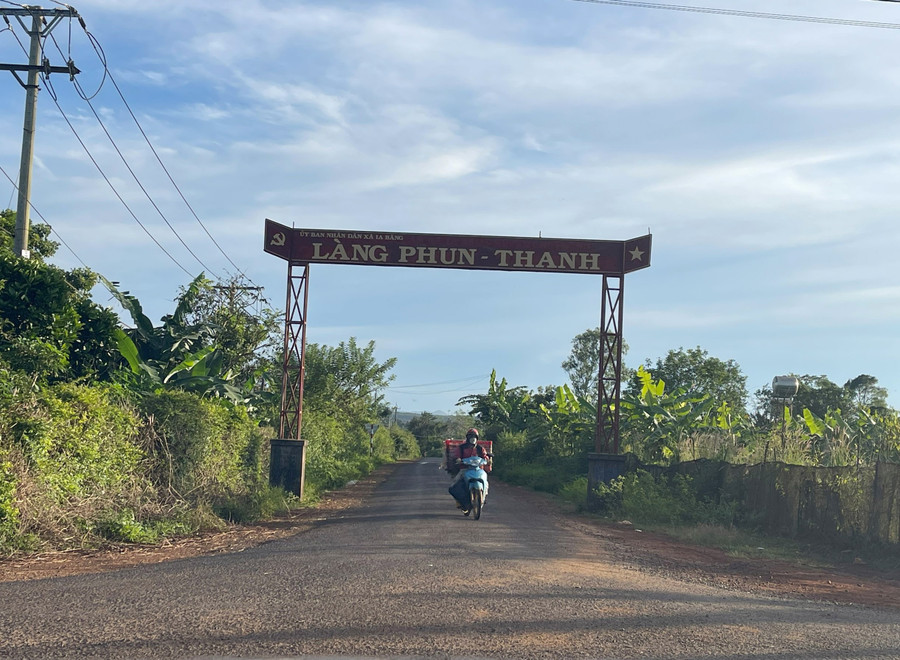 Các trục đường làng Phun Thanh ngày càng khang trang, sạch đẹp. Ảnh: P.D Các trục đường làng Phun Thanh ngày càng khang trang, sạch đẹp. Ảnh: P.D