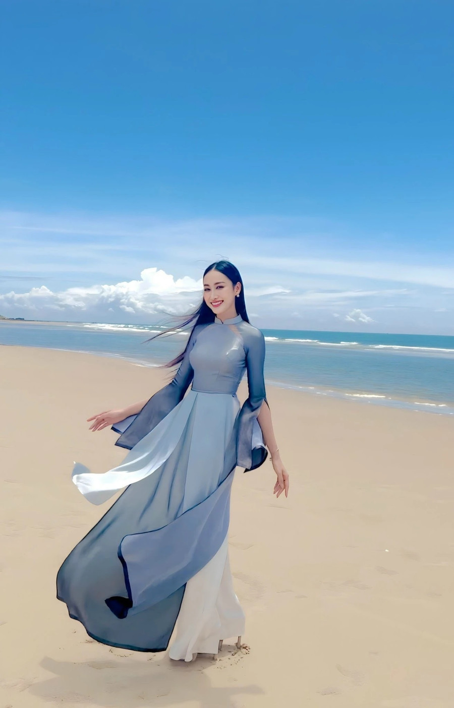 Hiện tại Đoàn Hồng Trang đang đồng hành với cuộc thi Duyên dáng Bình Thuận mà cô làm đại sứ. Đây là sân chơi tìm ra những người đẹp tài sắc vẹn toàn và tình yêu đối với quê hương để kế thừa, quảng bá văn hóa, ẩm thực và du lịch cho tỉnh thành này. Ảnh: NVCC Hiện tại Đoàn Hồng Trang đang đồng hành với cuộc thi Duyên dáng Bình Thuận mà cô làm đại sứ. Đây là sân chơi tìm ra những người đẹp tài sắc vẹn toàn và tình yêu đối với quê hương để kế thừa, quảng bá văn hóa, ẩm thực và du lịch cho tỉnh thành này. Ảnh: NVCC