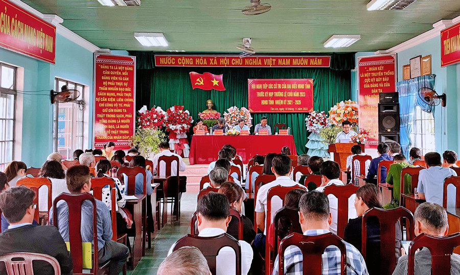 Quang cảnh buổi tiếp xúc cử tri xã Ia Trok. Ảnh: Nguyễn Hiền Quang cảnh buổi tiếp xúc cử tri xã Ia Trok. Ảnh: Nguyễn Hiền