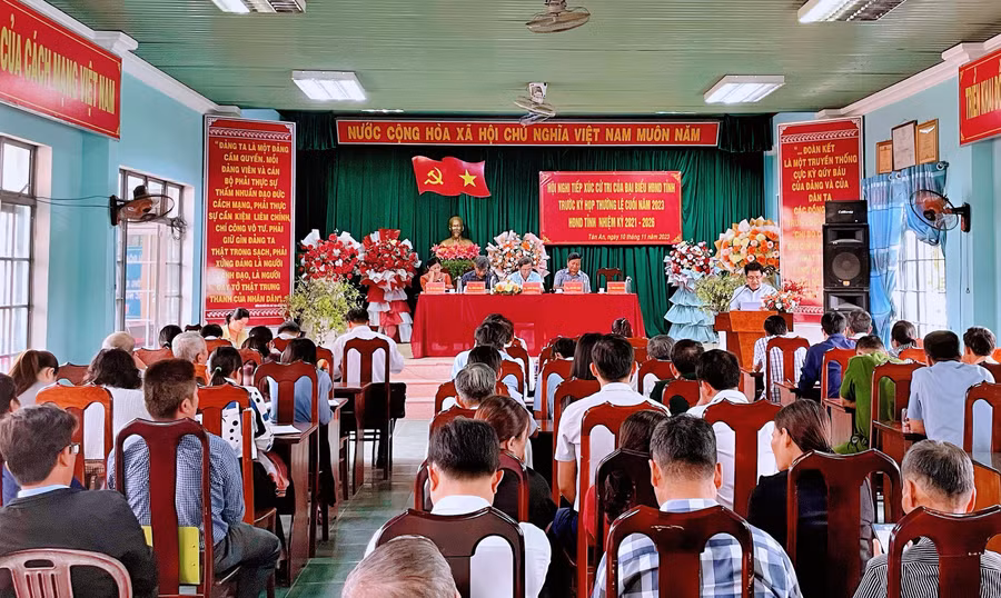 Quang cảnh buổi tiếp xúc cử tri xã Ia Trok. Ảnh: Nguyễn Hiền