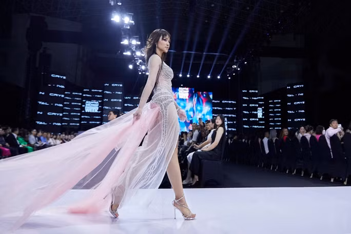 Lê Thu Trang giữ vị trí vedette