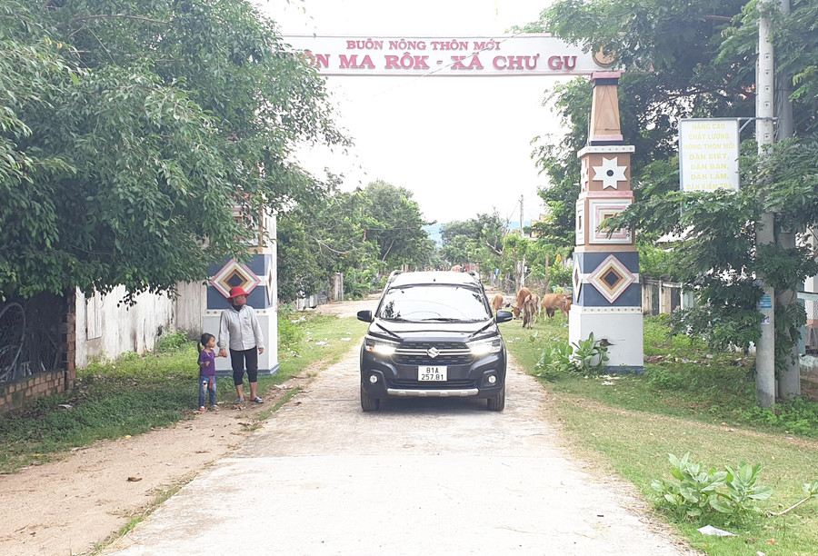 Hệ thống đường giao thông thôn Tập đoàn 4+5 (buôn Ma Rôk cũ; xã Chư Gu, huyện Krông Pa) được đầu tư bài bản, thuận tiện cho người dân đi lại. Ảnh: Lê Nam