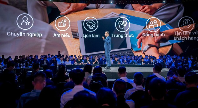 Bất động sản rục rịch những tín hiệu vui - Ảnh 3. Nhiều sàn giao dịch bất động sản rục rịch tuyển dụng môi giới trở lại. Ảnh: LÊ QUÂN